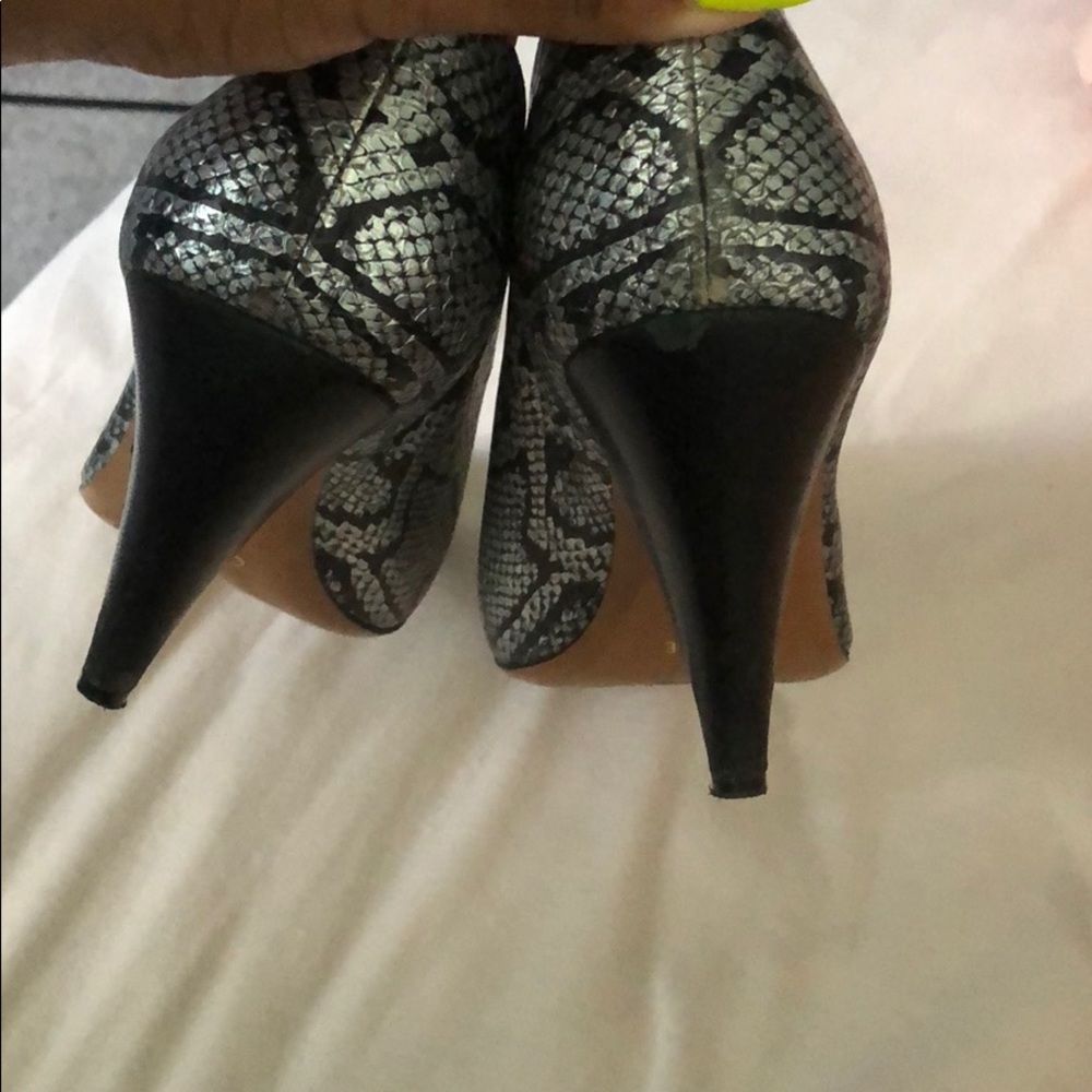 Celine - Picture 4 of 6